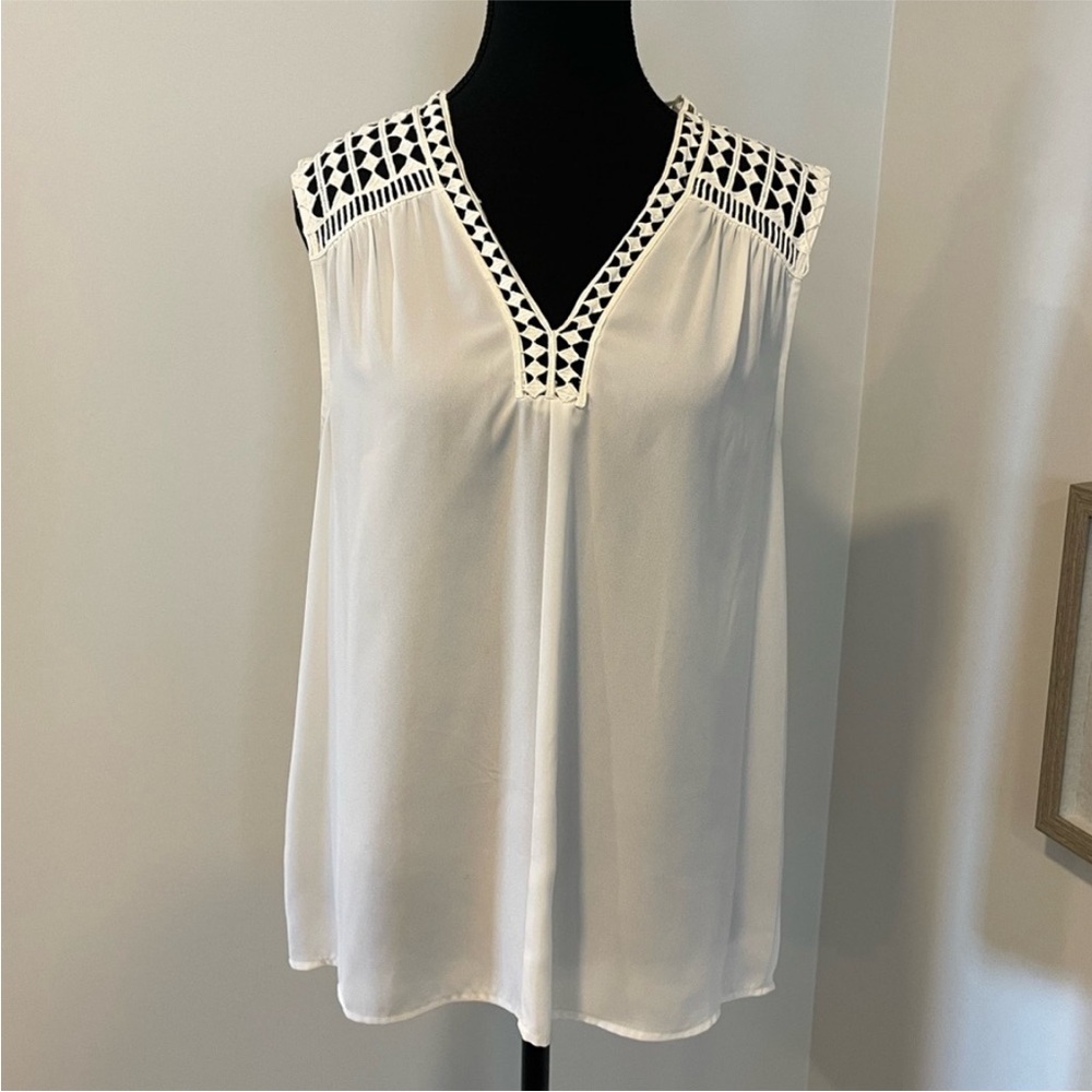 Never Worn! Vince Camuto White Oversized Sleeveless Blouse With Crochet Details